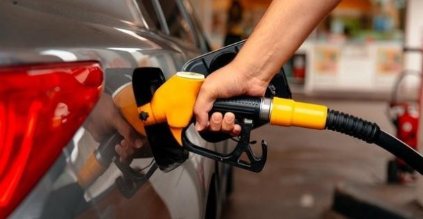 Benzine 2 lira 23 kuruş, motorine 1 lira 15 kuruş indirim bekleniyor