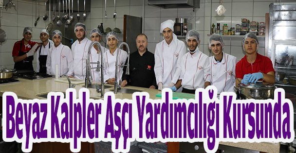 Beyaz Kalpler Aşçı Yardımcılığı Kursunda