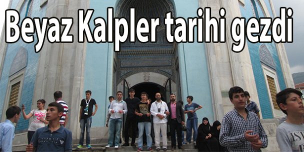 Beyaz Kalpler tarihi gezdi