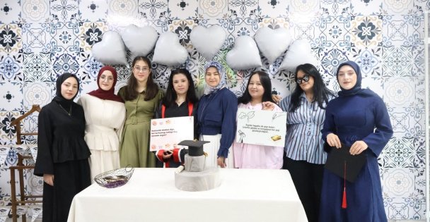 Beyaz Kalpler'de mezuniyet heyecanı