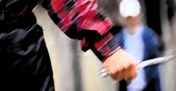 Bıçaklı kavgada 1 kişi yaralandı.