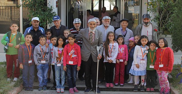 Bilgi Evi öğrencileri Huzur Evine gitti!