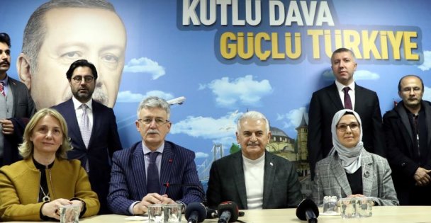 Binali Yıldırım AK Parti Kocaeli İl Başkanlığını ziyaret etti