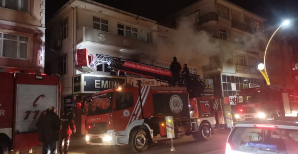 Binanın ikinci katında çıkan yangın söndürüldü