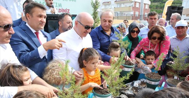 Binlerce fidan öğrencilerle buluştu