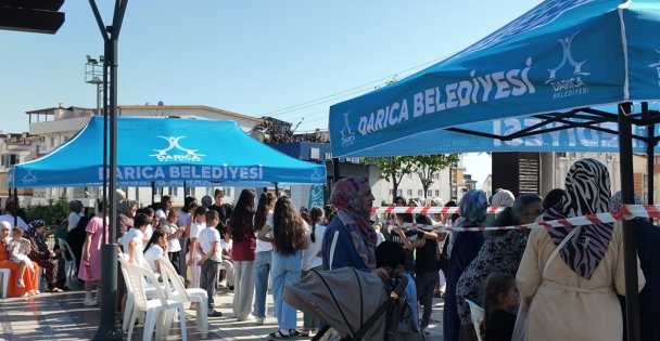 ‘Bir Durak Bir Mutluluk otobüsü Darıcalı çocukların yüzünü güldürdü