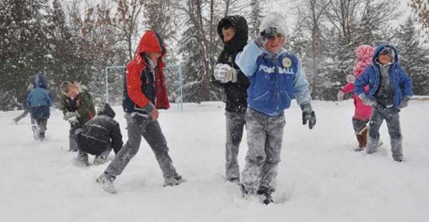 Bir ilçede okullar tatil