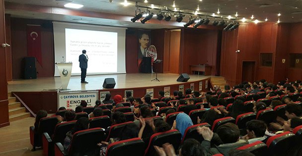 ' Bir Vatan Aşığı Akif”