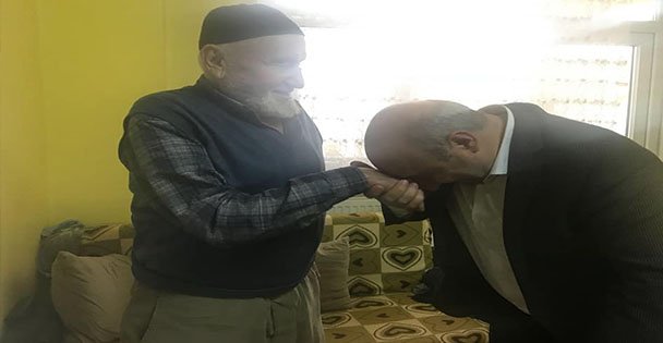 Bıyık hayır duası alıyor