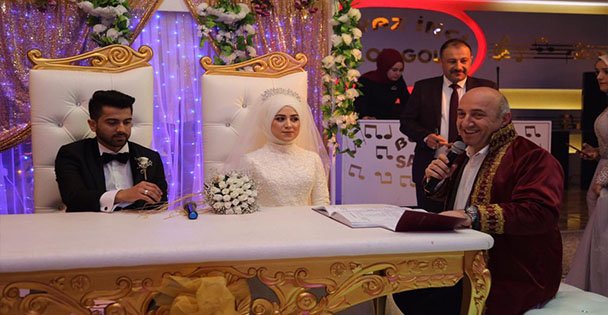 Bıyık İlk Nikahı Kıydı