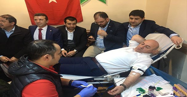 Bıyık, Mehmetçik için kan verdi