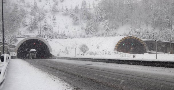 Bolu Dağı TIR ve Kamyon Geçişlerine Kapatıldı