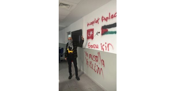 Bomba izlenimi verdiği düzenek ve silahlarla 9 fabrika çalışanı rehin almıştı: 
