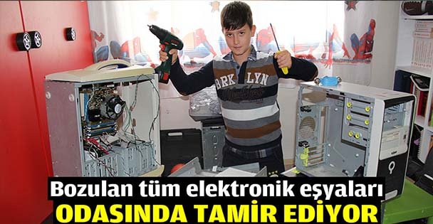 Bozulan tüm elektronik eşyaları odasında tamir ediyor