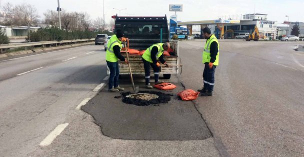 Bozulan Yollar Yenileniyor