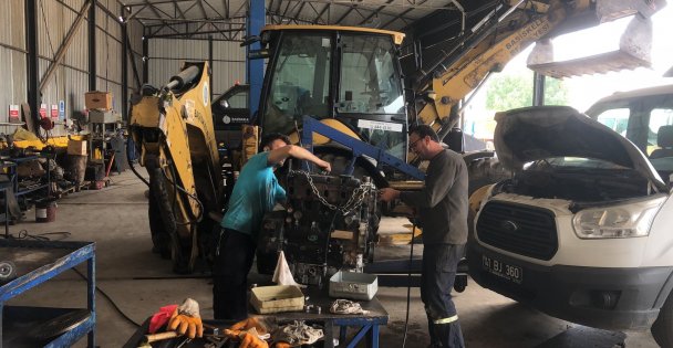 Bu Belediye Hizmet Araçlarının Bakım Ve Tamirini Kendisi Yapıyor