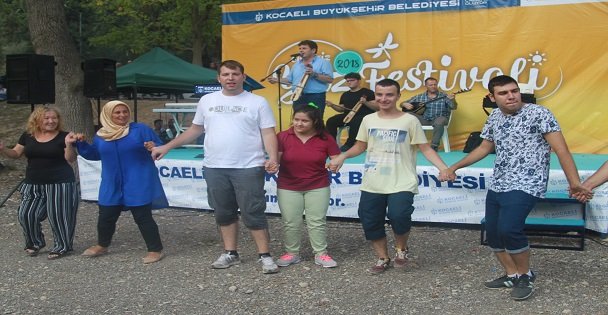 Bu festivalle engeller aşılıyor