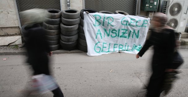 Bursa'da gazete binasına tehdit içerikli pankart asıldı