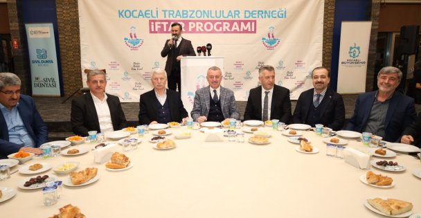 Büyükakın, Ağrı ve Trabzon il derneklerinin iftar programına katıldı