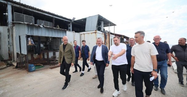 Büyükakın geleneği bozmadı, yeni sezonda Karamürselli balıkçılara da gitti