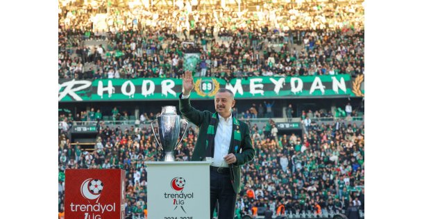 Büyükakın, hem Kocaelispor'u, hem de taraftarı kutladı