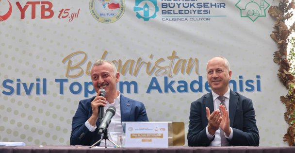 Büyükakın, soydaş gençlerle buluştu
