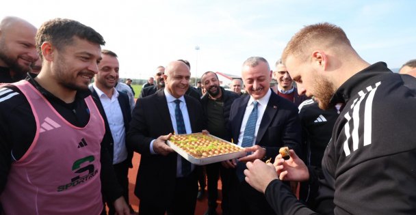 Büyükakın'dan Kocaelispor'a moral veren ziyaret; 'Çok iyi gidiyoruz, daha iyi yerlere geleceğiz”