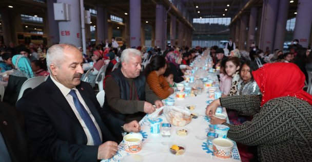 Büyükgöz, Roman Hemşerilerini İftarda Ağırladı