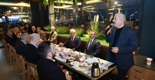 BÜYÜKGÖZ YENİ AÇILAN BEYLİKBAĞI GÜZİDE'DE İLÇE PROTOKOLÜNÜ AĞIRLADI