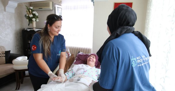 Büyükşehir, 2025te de evde bakım hizmetlerini kesintisiz sürdürdü;  1.834 kişiye 19.923 kez öz bakım hizmeti