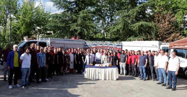 Büyükşehir 'A Takımı” birinci hizmet yılını pasta keserek kutladı