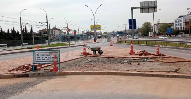 Büyükşehir, Araç Ve Yayaların Sorunsuz Ulaşımı İçin Çalışıyor