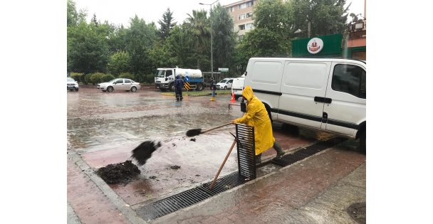 Büyükşehir ekipleri sel ve taşkınlara anında müdahale ediyor