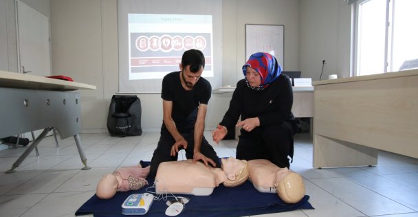 Büyükşehir, ilk yardım konusunda personelini bilinçlendiriyor;  Yol ve Bakım personeline hayat kurtaran eğitim