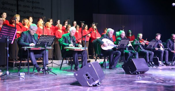 Büyükşehir Kadınlar Korosu'ndan  Muhteşem Yıl Sonu Konseri