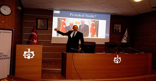 Büyükşehir personeline  Protokol eğitimi verildi