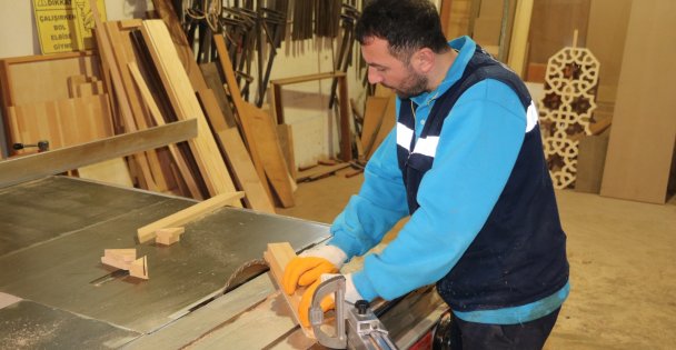 Büyükşehir, Yenidoğan Camii'nde  Kapı Ve Korkuluk Montajını Tamamladı