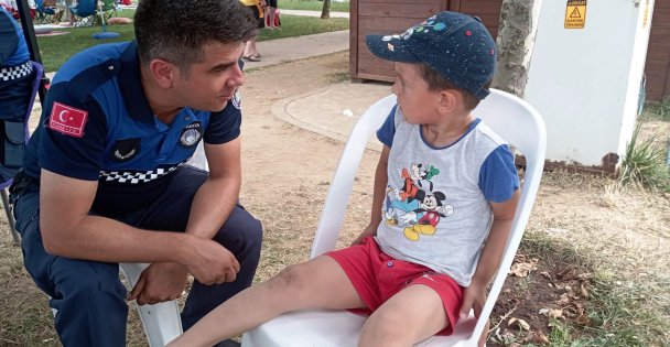 Büyükşehir Zabıtası kaybolan çocukları ailelerine ulaştırdı;Çocuklar annenizin elini sakın bırakmayın!