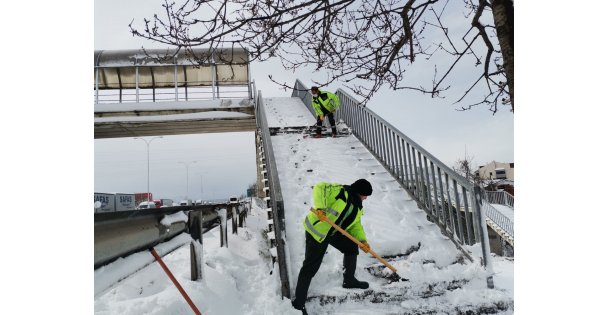 Büyükşehir'den Gebze Bölgesi'nde Yoğun Kar Mesaisi
