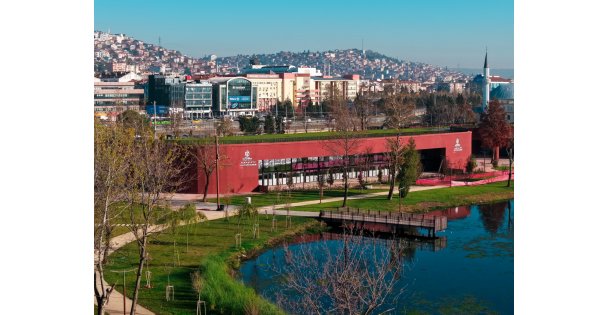 Büyükşehirden göl manzarasında ders ve okuma keyfi;  Alev Alatlı Kütüphanesi, gençlerin göz bebeği oldu