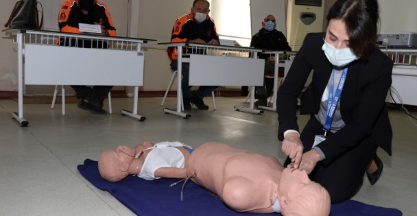 Büyükşehir'den gönüllülere ilk yardım eğitimi