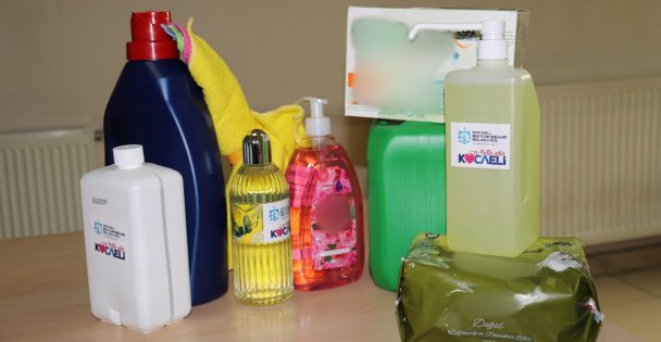 Büyükşehir'den Muhtarlara Temizlik Malzemesi Ve Dezenfektan Desteği