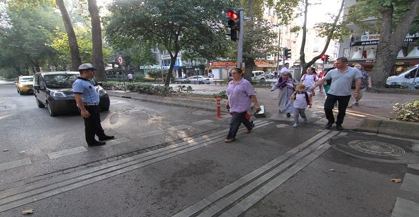 Büyükşehir'den okul çevrelerine trafik önlemleri