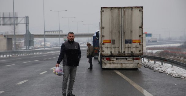 Büyükşehir'den TIR Şoförlerine Kumanya