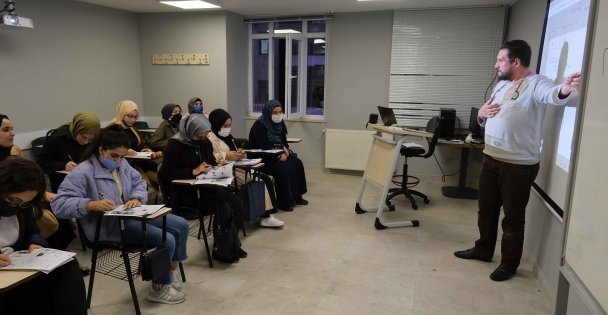 Büyükşehir'in Akademi Üniversitesi Ders Başı Yaptı
