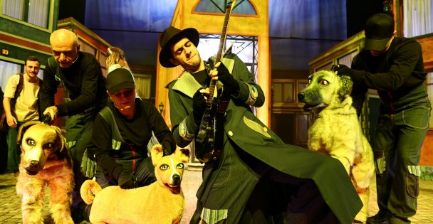 Büyükşehir'in 'Şebo Müzikali” Bursalıların beğenisini kazandı;  Şehir Tiyatroları, Bursa'daki festivale damga vurdu