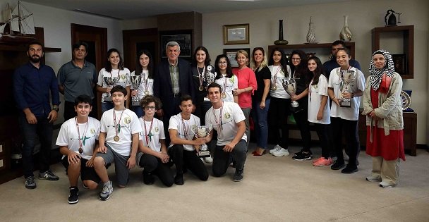 ‘'Çalışınca Oluyor'' dediler,  kupaları Karaosmanoğlu'na getirdiler