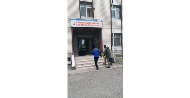 Cami Avlusundan Alınıp,  Barınma Merkezine Götürüldü