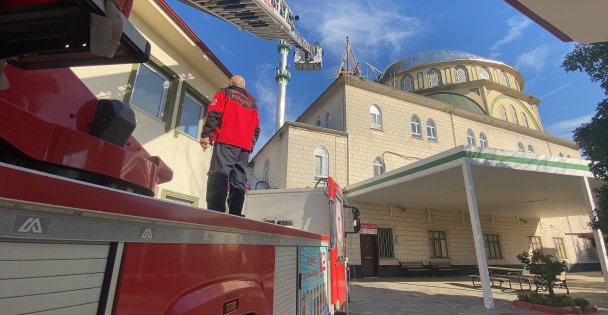 Cami kubbesinde çalışan işçi fenalaştı, itfaiye ekipleri harekete geçti