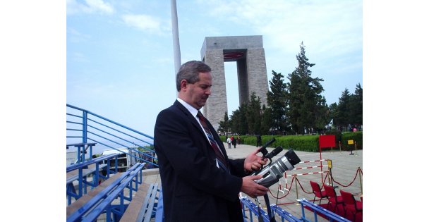 Çanakkale Deniz zaferlerini kutlarken…